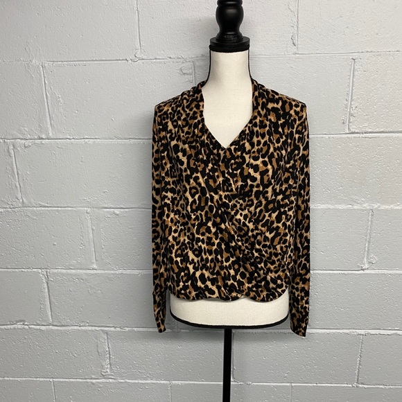 Veronica M ☀️ NWOT ☀️ Leopard Print Surplice Top - Picture 12 of 13